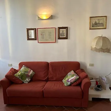 Leo's Place, Cozy Centre *